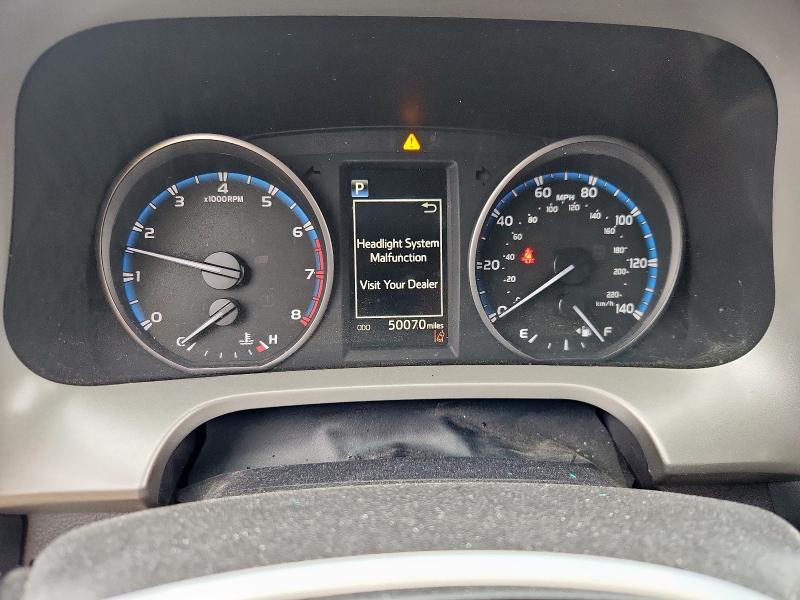 2T3ZFREV1JW452079 - 2018 TOYOTA RAV4 LE Черный фото 9