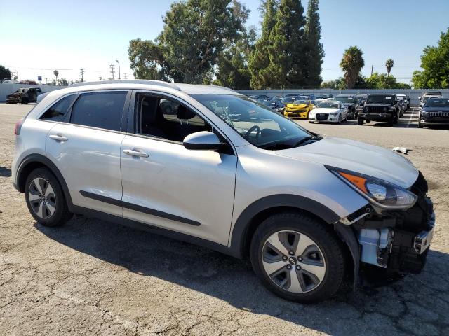 KNDCB3LC8J5207495 - 2018 KIA NIRO FE SILVER photo 4