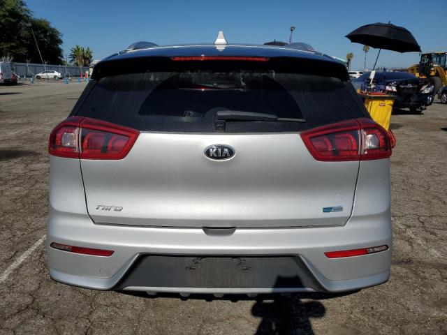 KNDCB3LC8J5207495 - 2018 KIA NIRO FE SILVER photo 6