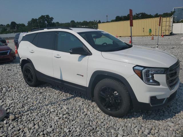 3GKALYEV6NL163877 - 2022 GMC TERRAIN AT4 WHITE photo 4