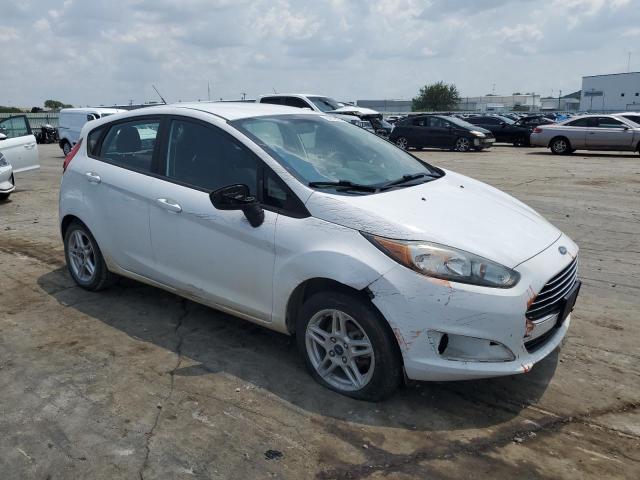 3FADP4EJ2HM138515 - 2017 FORD FIESTA SE WHITE photo 4