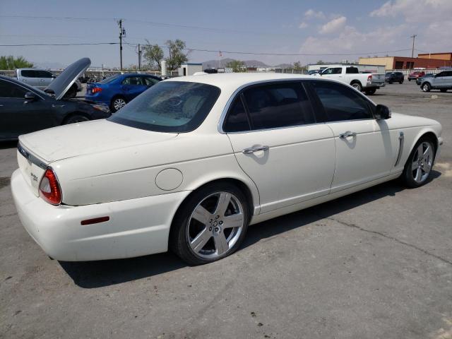 SAJWA82BX8SH24853 - 2008 JAGUAR XJ VANDEN PLAS WHITE photo 3