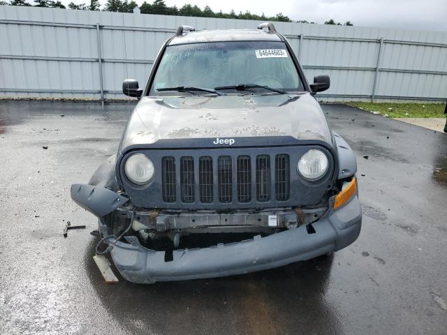 1J4GL38K15W650922 - 2005 JEEP LIBERTY RENEGADE BLACK photo 5