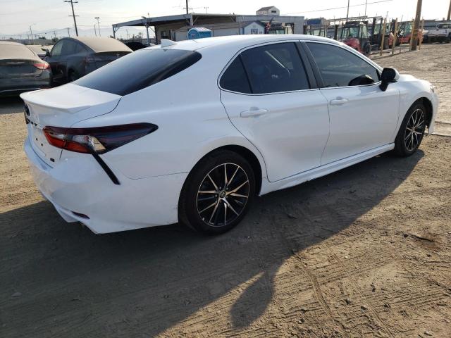 4T1G11AK0NU068635 - 2022 TOYOTA CAMRY SE WHITE photo 3