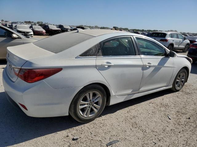 5NPEB4AC7EH896405 - 2014 HYUNDAI SONATA GLS WHITE photo 3