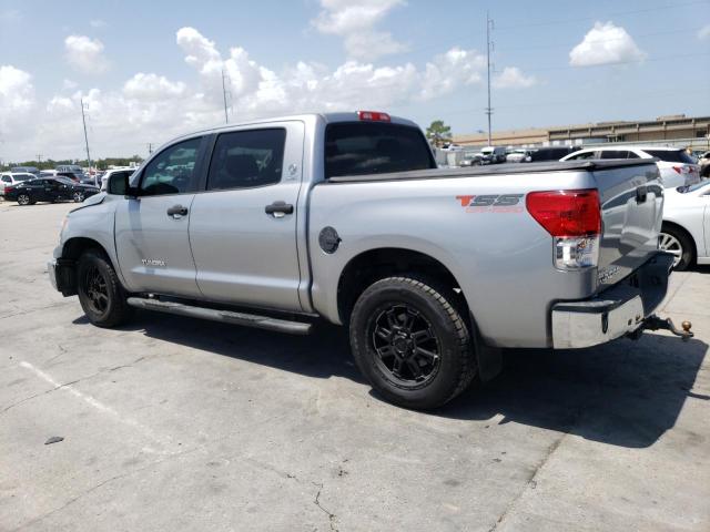 5TFEM5F10DX066553 - 2013 TOYOTA TUNDRA CREWMAX SR5 SILVER photo 2