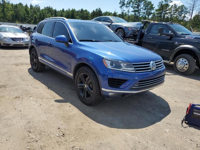 WVGRF7BPXHD001732 - 2017 VOLKSWAGEN TOUAREG WOLFSBURG BLUE photo 4