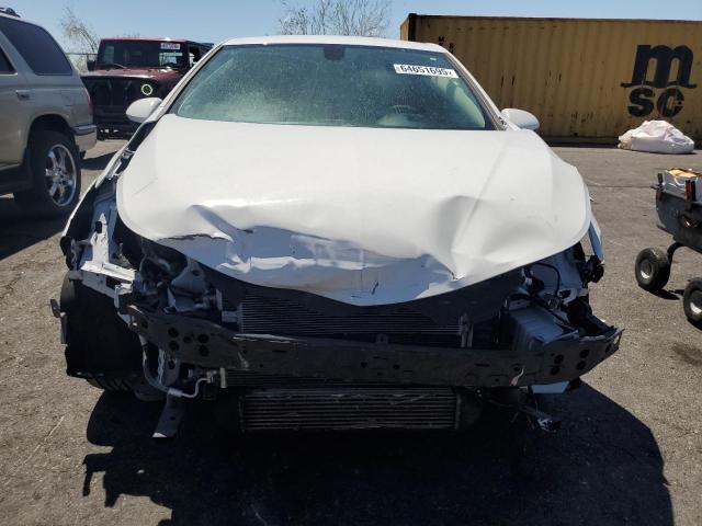 1G1BC5SM4J7184678 - 2018 CHEVROLET CRUZE LS Blanc photo 5