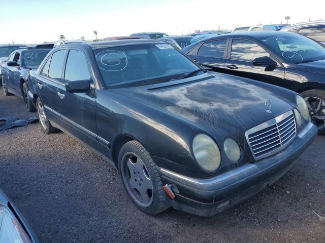 WDBJF65H6XA774258 - 1999 MERCEDES-BENZ E 320 BLACK photo 4