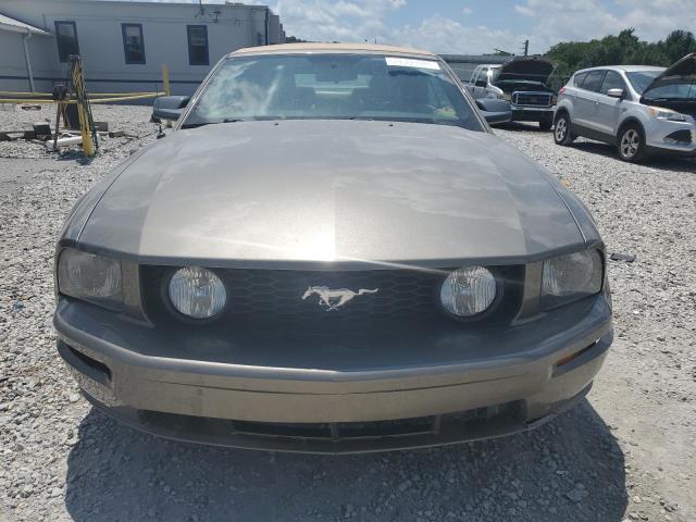 1ZVFT85H955174459 - 2005 FORD MUSTANG GT TAN photo 5