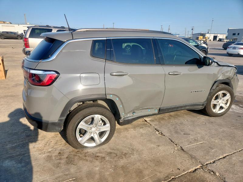 3C4NJDBN2RT577888 - 2024 JEEP COMPASS LATITUDE 灰色 照片 3