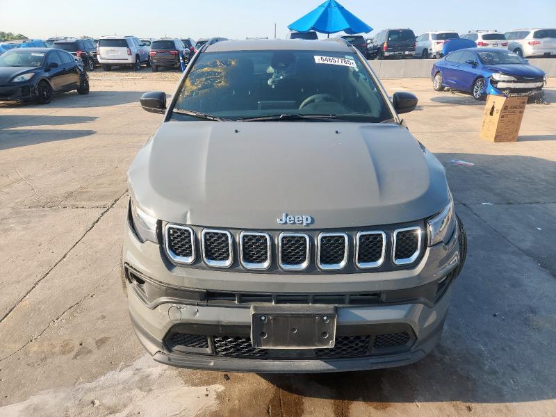 3C4NJDBN2RT577888 - 2024 JEEP COMPASS LATITUDE 灰色 照片 5