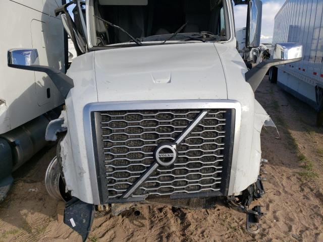 4V4NC9EJ5NN298773 - 2022 VOLVO VN VNL WHITE photo 7