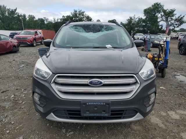 1FMCU9GD4JUB98232 - 2018 FORD ESCAPE SE ნაცრისფერი ფოტო 5