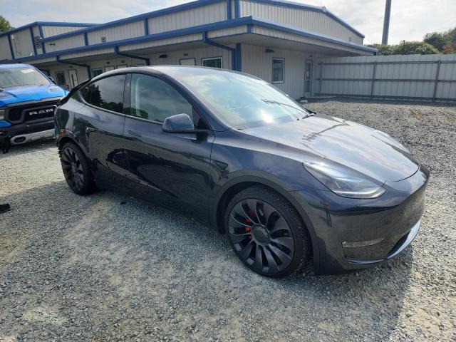 7SAYGDEF9RA322556 - 2024 TESLA MODEL Y GRAY photo 4