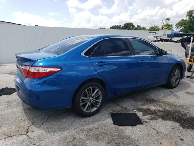 4T1BF1FK3HU669742 - 2017 TOYOTA CAMRY LE BLUE photo 3
