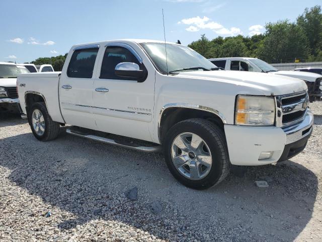 3GCPKSE34BG253778 - 2011 CHEVROLET SILVERADO K1500 LT WHITE photo 4