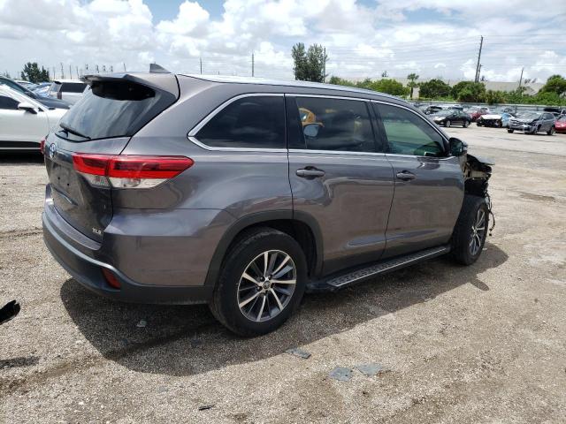 5TDKZRFH5KS570351 - 2019 TOYOTA HIGHLANDER SE GRAY photo 3