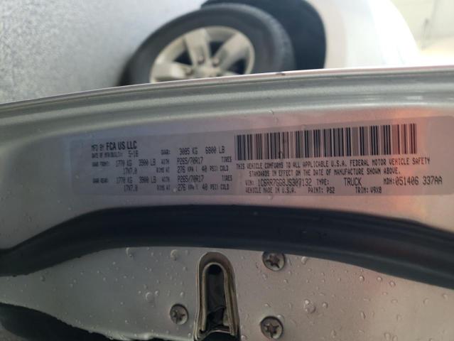 1C6RR7GG8JS307132 - 2018 RAM 1500 SLT Արծաթագույն լուսանկար 12