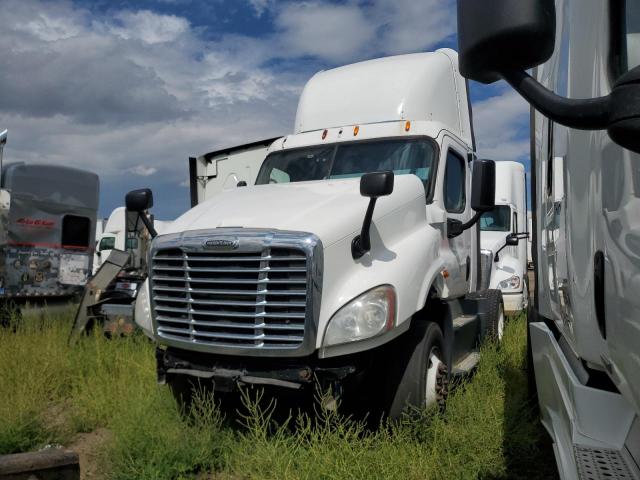 1FUBGEDV9FLGH4637 - 2015 FREIGHTLINER CASCADIA 1 白色 照片 2