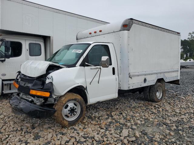 1GBHG31U041213696 - 2004 CHEVROLET EXPRESS G3 WHITE photo 1