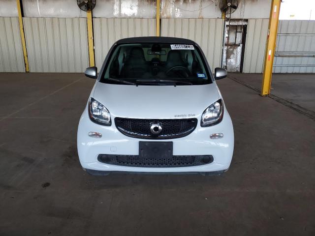 WMEFJ9BA4JK243755 - 2018 SMART FORTWO WHITE photo 5