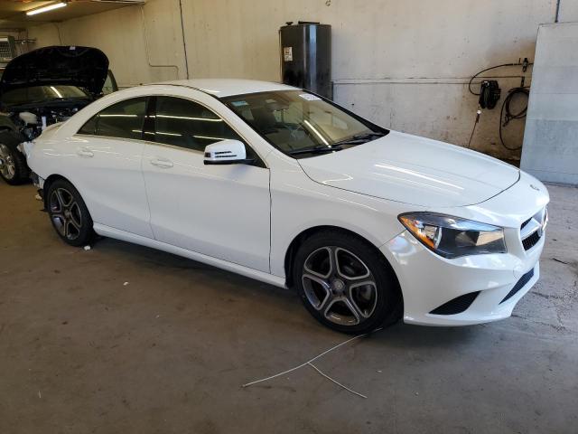 WDDSJ4GB3EN153010 - 2014 MERCEDES-BENZ CLA 250 4MATIC WHITE photo 4