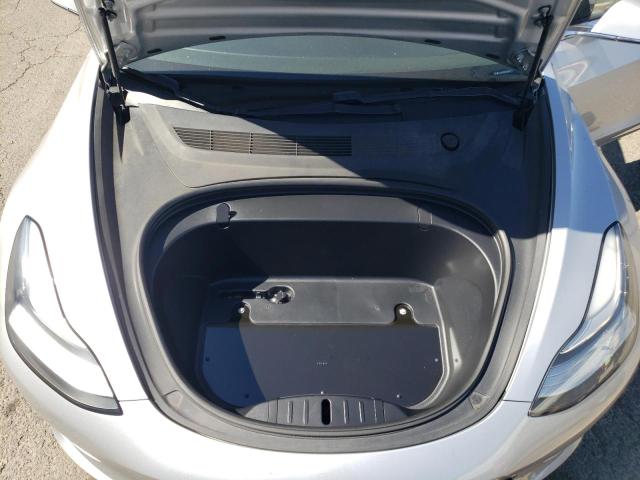 5YJ3E1EB9JF112832 - 2018 TESLA MODEL 3 银色 照片 11
