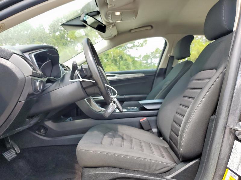 3FA6P0HD8KR132574 - 2019 FORD FUSION SE GRAY photo 7