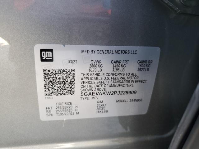 5GAEVAKW2PJ228909 - 2023 BUICK ENCLAVE ESSENCE Gümüş fotoğraf 13