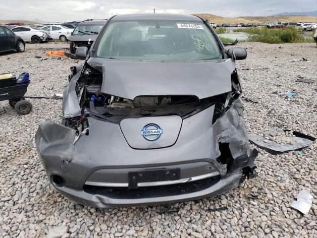 1N4AZ0CP6FC332833 - 2015 NISSAN LEAF S GRAY photo 5