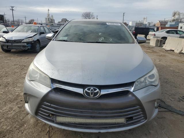 4T4BF1FK0FR467976 - 2015 TOYOTA CAMRY LE SILVER photo 9