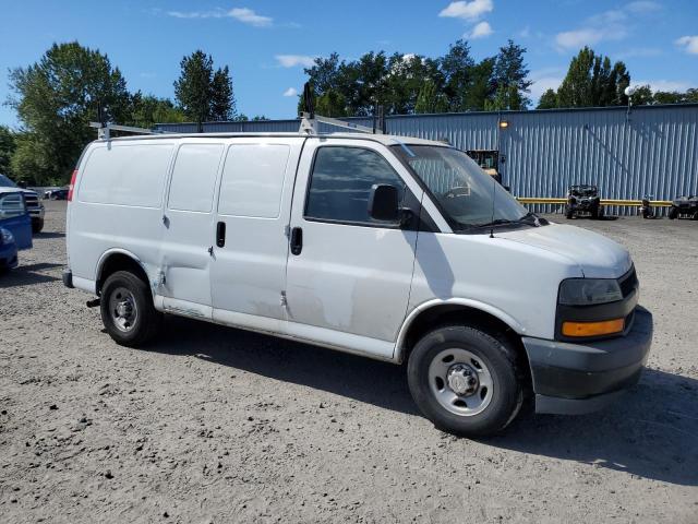 1GCWGAFP4K1285752 - 2019 CHEV EXPRESS G2500 WHITE photo 4