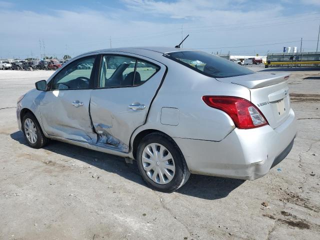 3N1CN7AP7JL813362 - 2018 NISSAN VERSA S 银色 照片 2