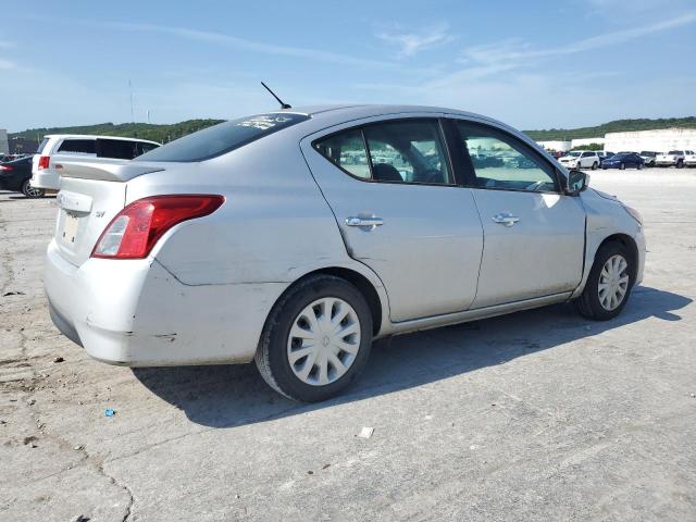 3N1CN7AP7JL813362 - 2018 NISSAN VERSA S 银色 照片 3