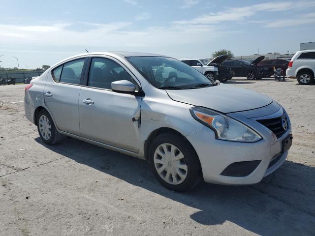 3N1CN7AP7JL813362 - 2018 NISSAN VERSA S 银色 照片 4