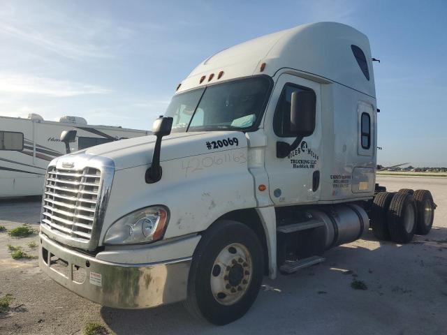 3AKJGLD58GSHN2755 - 2016 FREIGHTLINER CASCADIA 1 WHITE photo 2