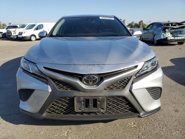 4T1B11HK2KU232222 - 2019 TOYOTA CAMRY L 银色 照片 5