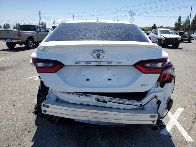 4T1T11AK3PU831619 - 2023 TOYOTA CAMRY SE NIGHT SHADE WHITE photo 6