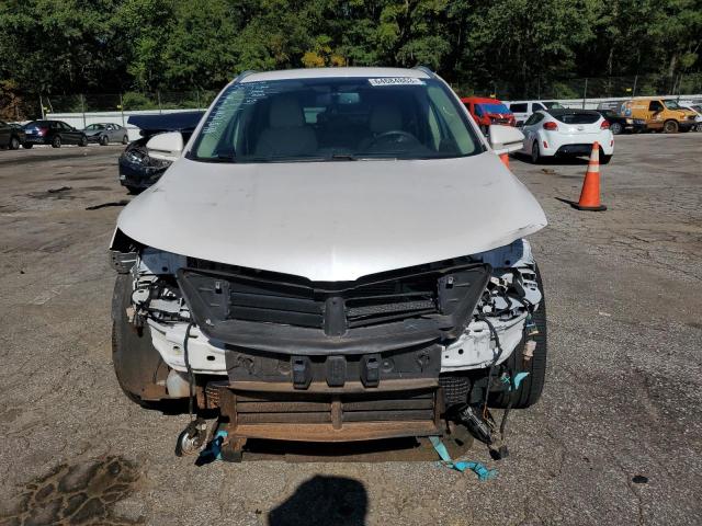 5LMCJ3C96HUL70405 - 2017 LINCOLN MKC RESERVE Blanco foto 5