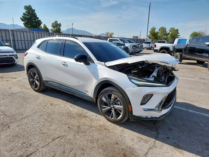 LRBFZPE41RD062161 - 2024 BUICK ENVISION ESSENCE WHITE photo 4