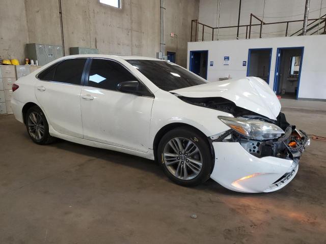 4T1BF1FK4HU386086 - 2017 TOYOTA CAMRY LE WHITE photo 4