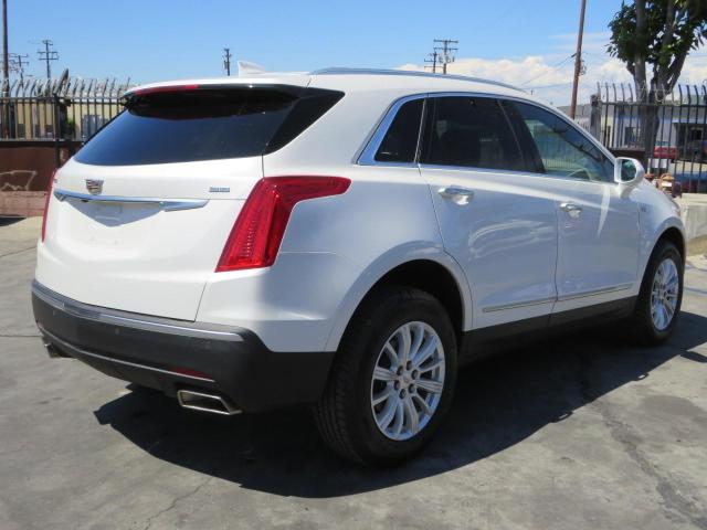 1GYKNARSXJZ161385 - 2018 CADILLAC XT5 WHITE photo 3