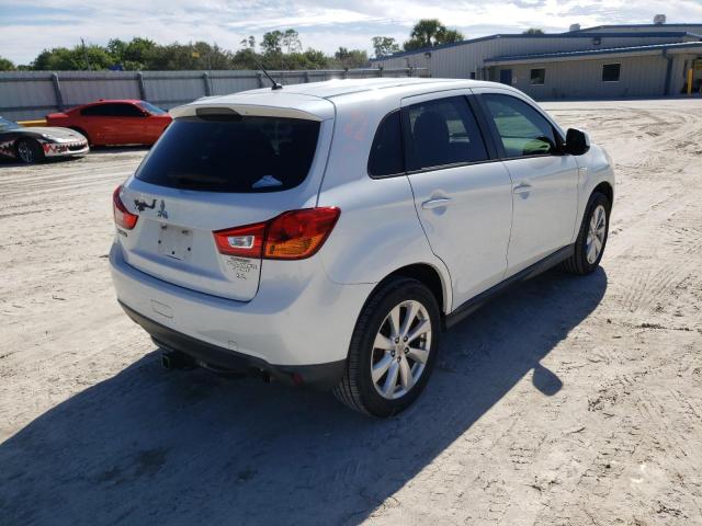 4A4AP3AWXFE027943 - 2015 MITSUBISHI OUTLANDER ES WHITE photo 4