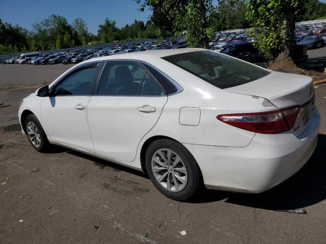 4T4BF1FKXGR516957 - 2016 TOYOTA CAMRY LE WHITE photo 2