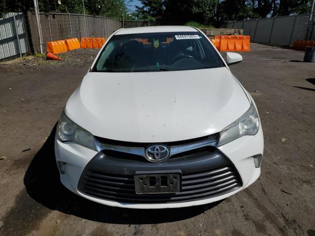 4T4BF1FKXGR516957 - 2016 TOYOTA CAMRY LE WHITE photo 5