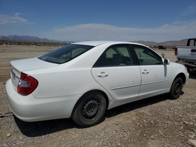 JTDBE32K330154913 - 2003 TOYOTA CAMRY LE WHITE photo 3