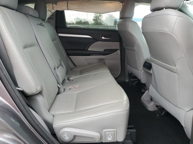 5TDKKRFH9GS121895 - 2016 TOYOTA HIGHLANDER XLE GRAY photo 11