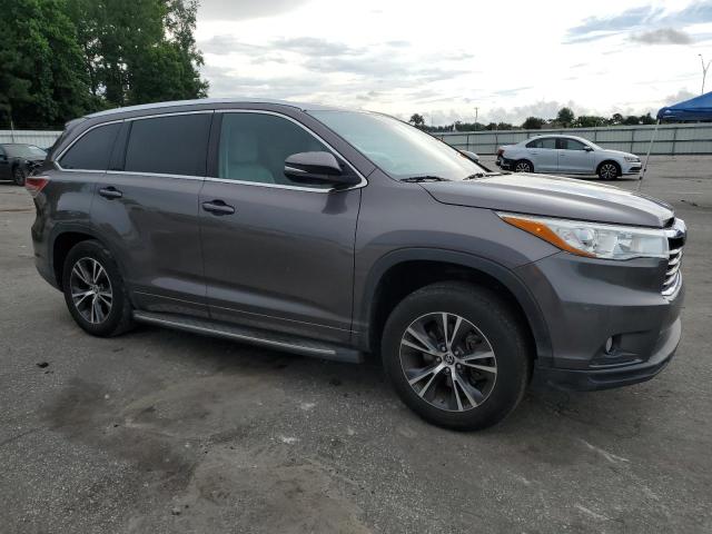 5TDKKRFH9GS121895 - 2016 TOYOTA HIGHLANDER XLE GRAY photo 4