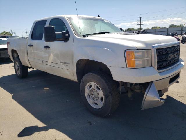 1GT120C81DF163047 - 2013 GMC SIERRA K2500 SLE WHITE photo 4